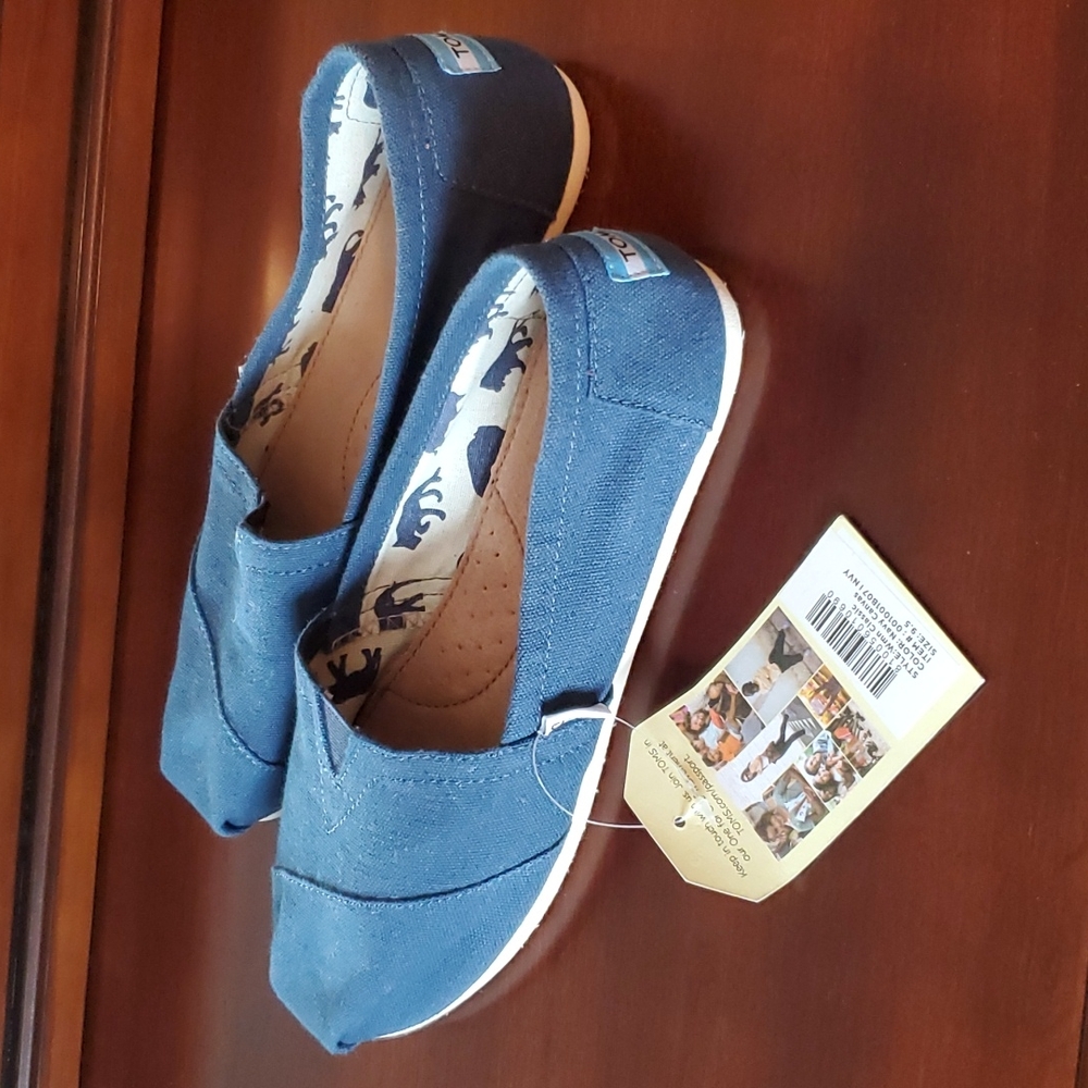 NWT Toms